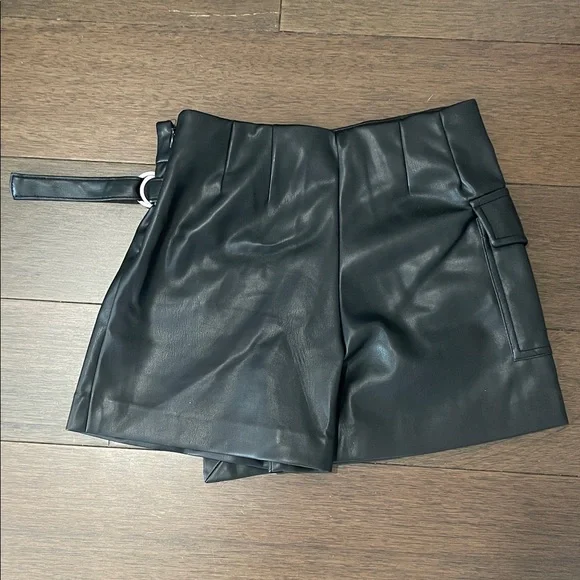 Zara Kids- Black Faux Leather Skort with Buckle - Picture 2 of 3
